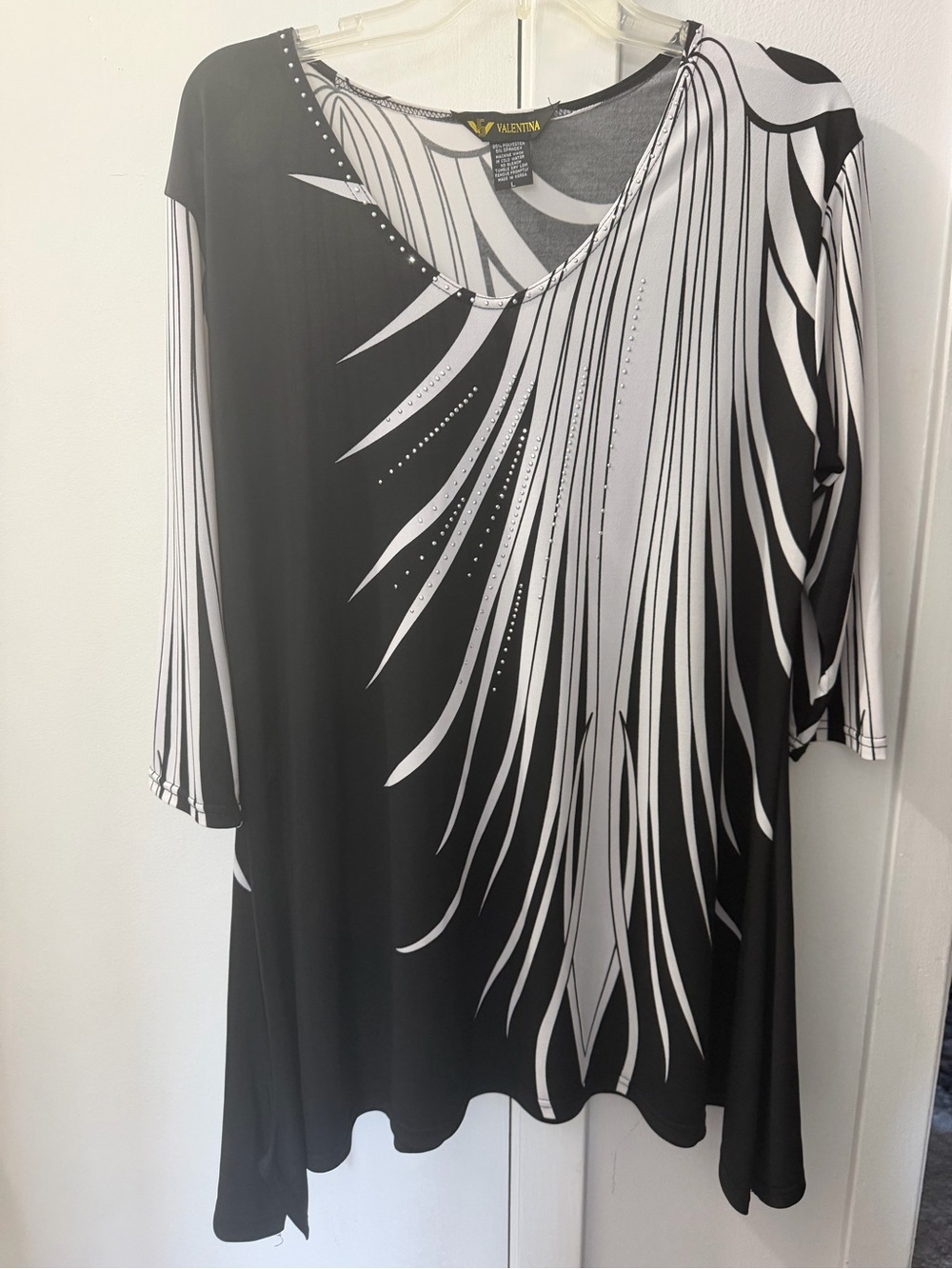 Valentina Black & White Abstract V-Neck Tunic
